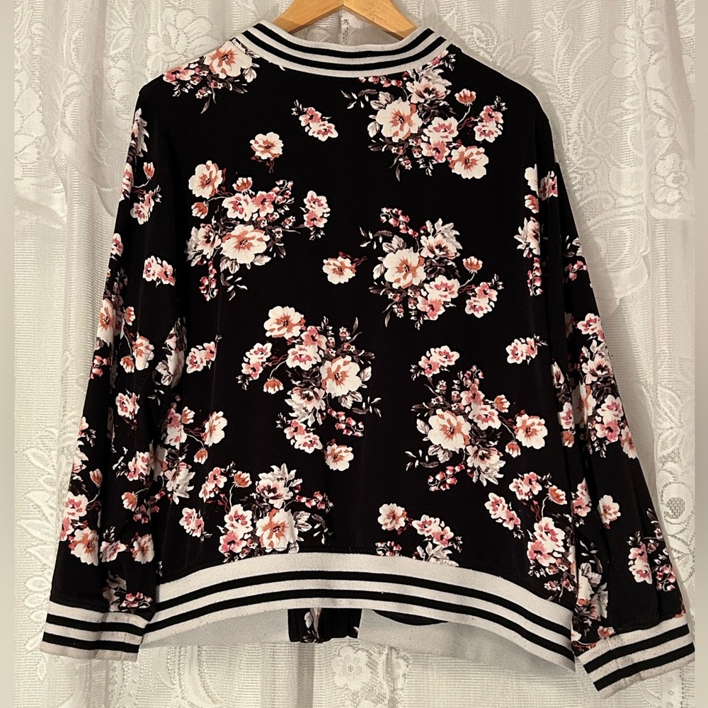 Torrid Floral Bomber Jacket Black Pink Zip Front Lightweight Size 3 Plus Size - Picture 3 of 7